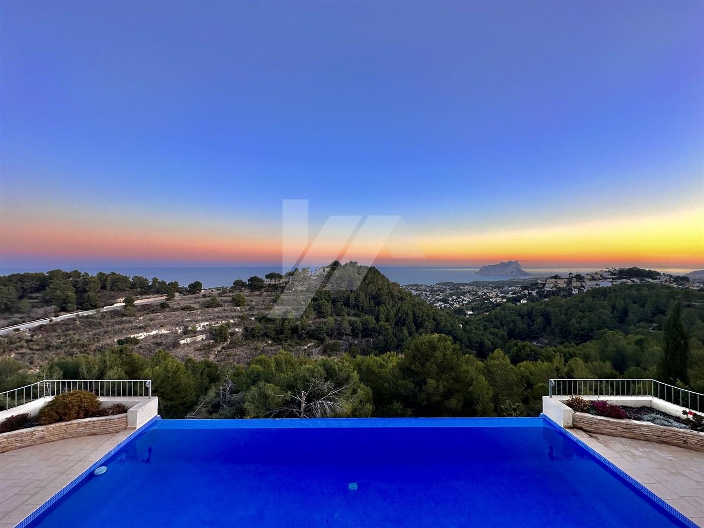 Villa de lujo en venta con vistas panorámicas al mar en Moraira, Costa Blanca.