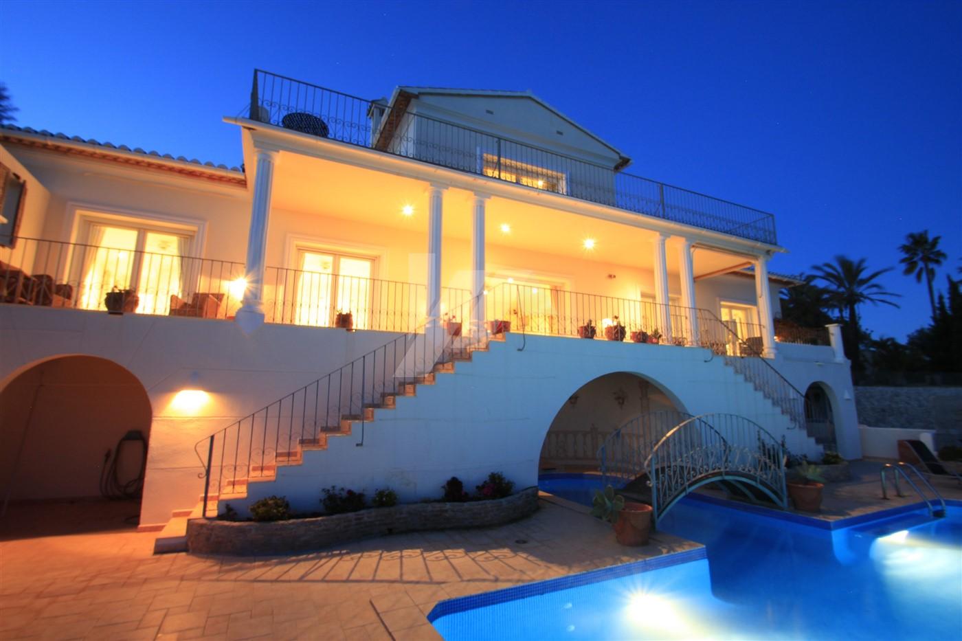 Villa de lujo en venta con vistas panorámicas al mar en Moraira, Costa Blanca.