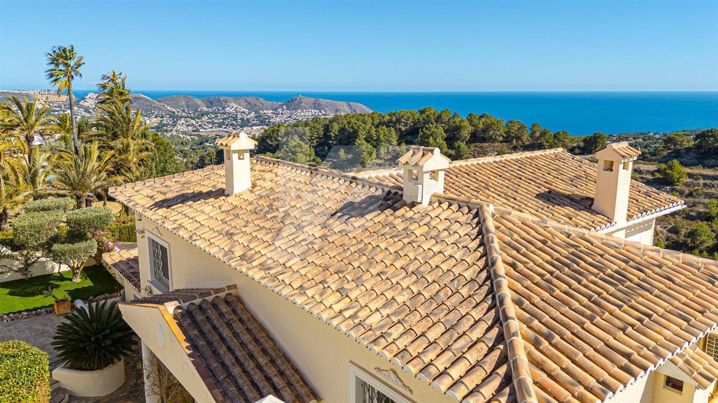 Villa de lujo en venta con vistas panorámicas al mar en Moraira, Costa Blanca.