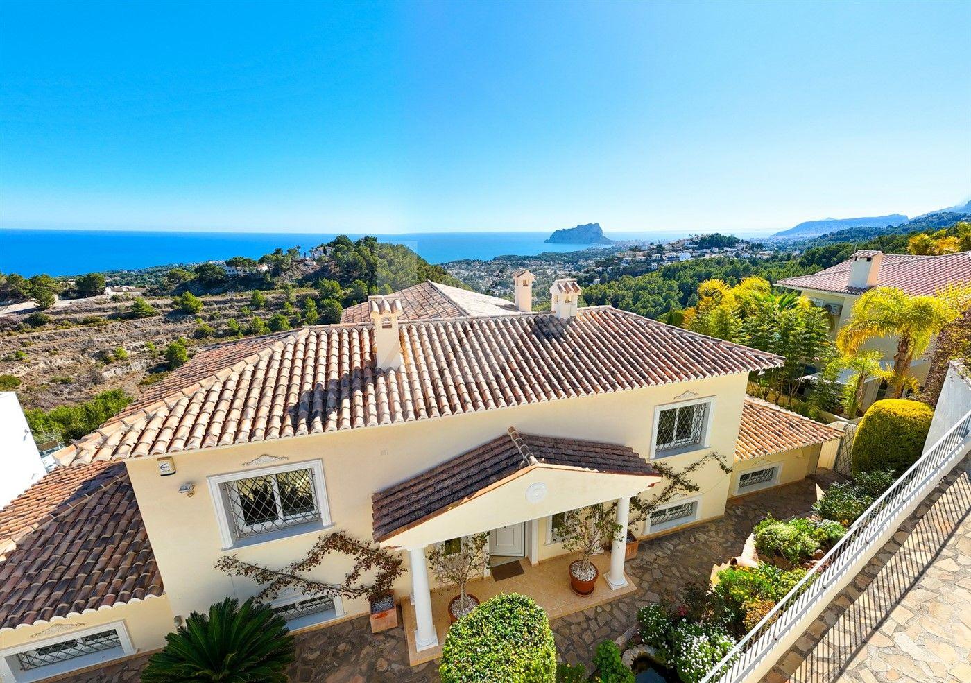 Villa de lujo en venta con vistas panorámicas al mar en Moraira, Costa Blanca.