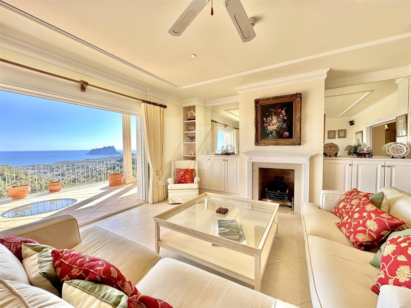 Villa de lujo en venta con vistas panorámicas al mar en Moraira, Costa Blanca.