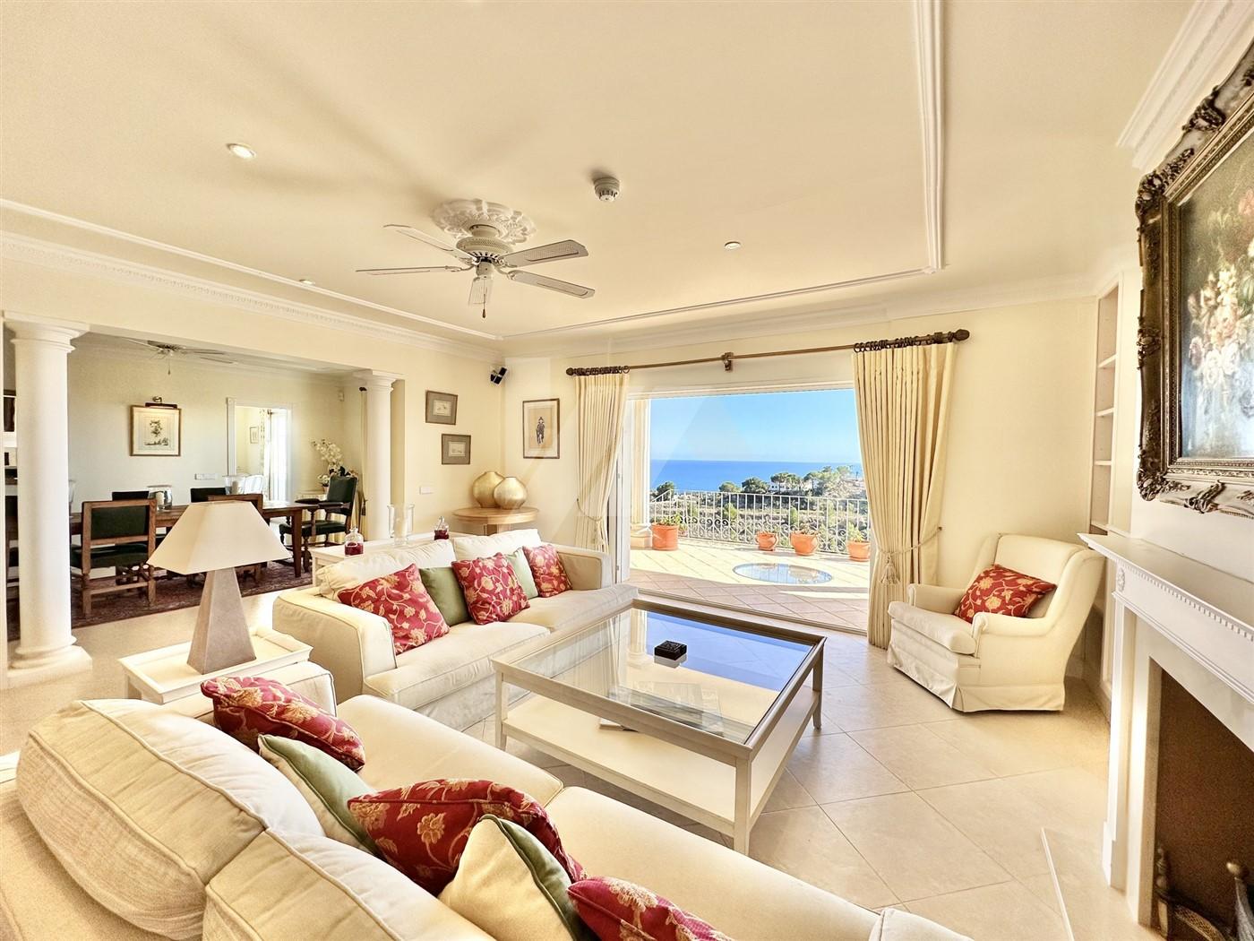 Villa de lujo en venta con vistas panorámicas al mar en Moraira, Costa Blanca.