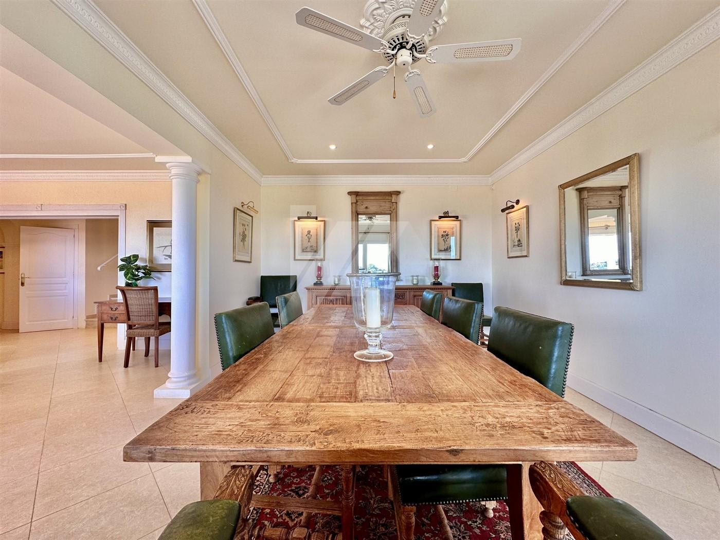 Villa de lujo en venta con vistas panorámicas al mar en Moraira, Costa Blanca.