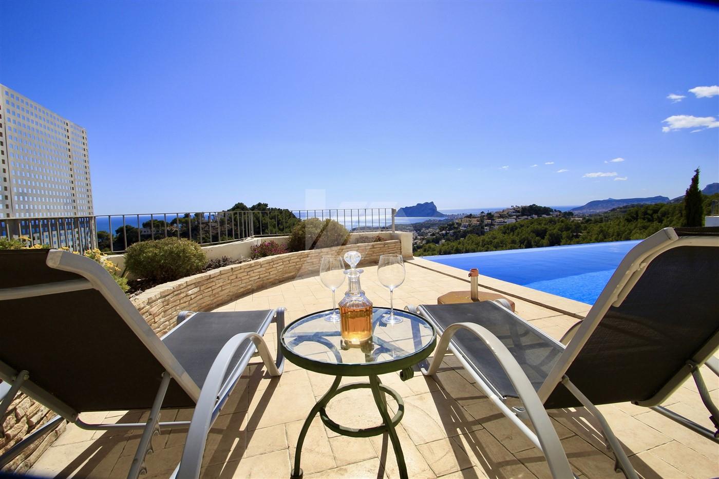 Villa de lujo en venta con vistas panorámicas al mar en Moraira, Costa Blanca.