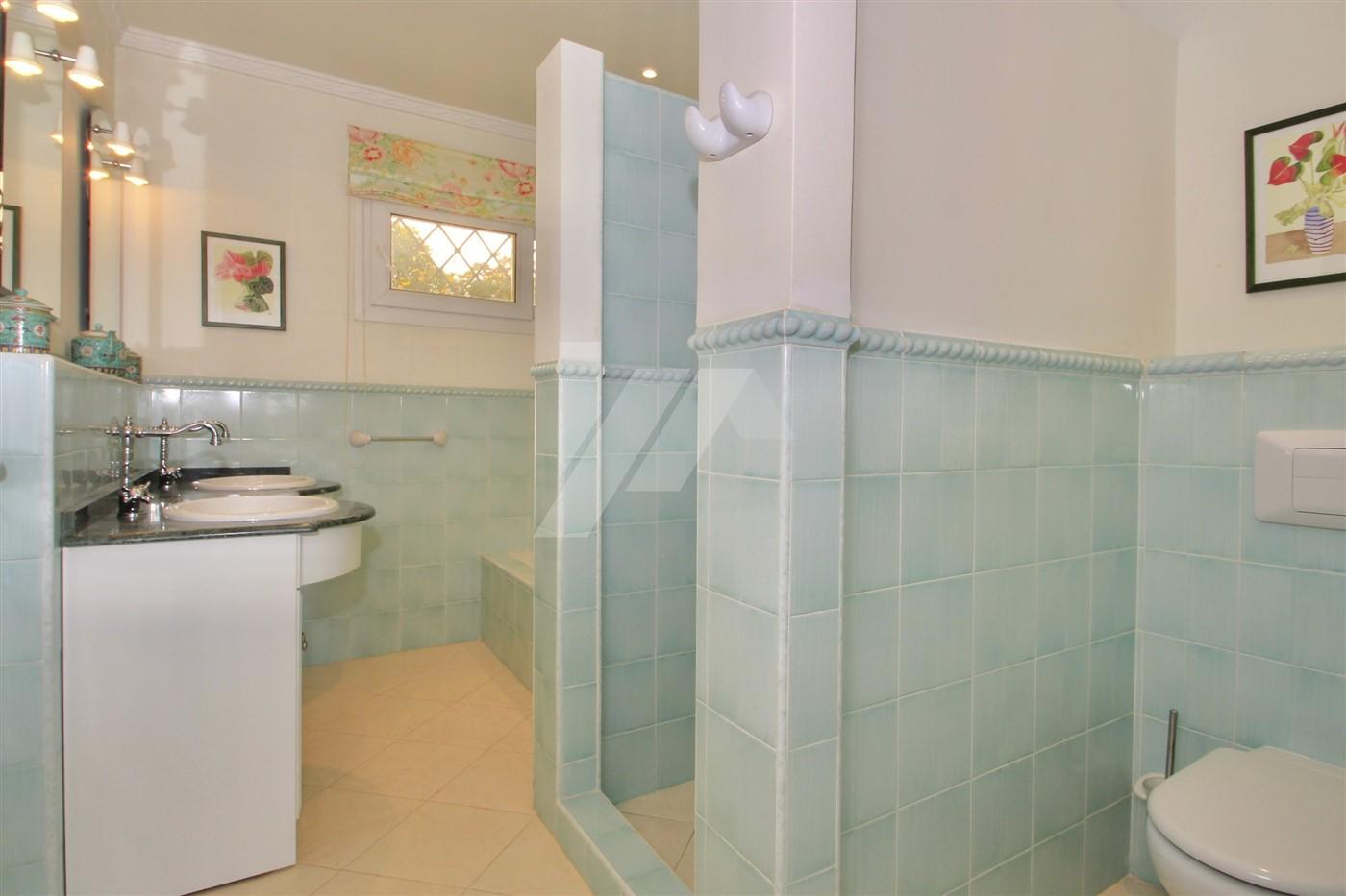 Villa de lujo en venta con vistas panorámicas al mar en Moraira, Costa Blanca.