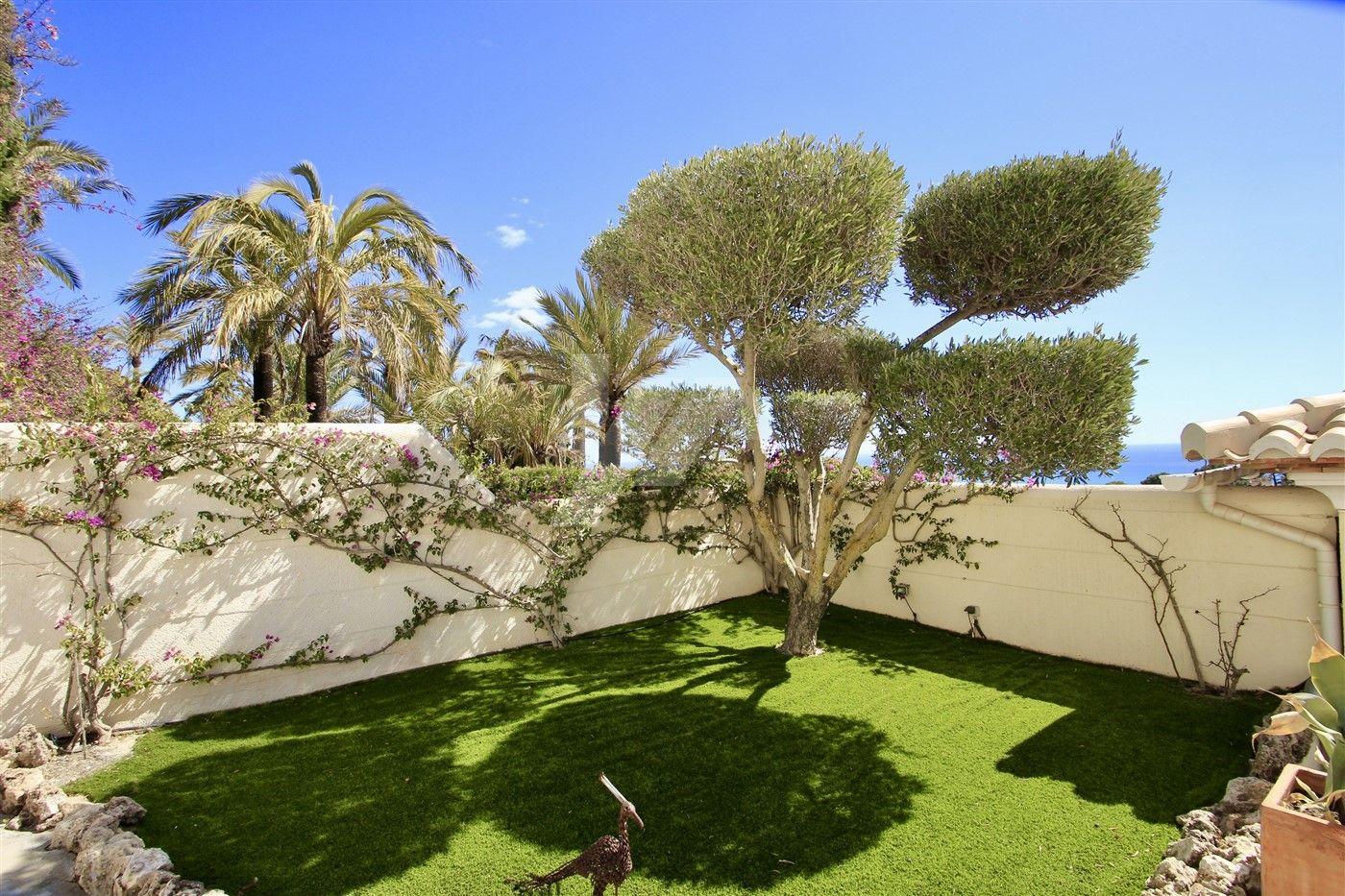 Villa de lujo en venta con vistas panorámicas al mar en Moraira, Costa Blanca.