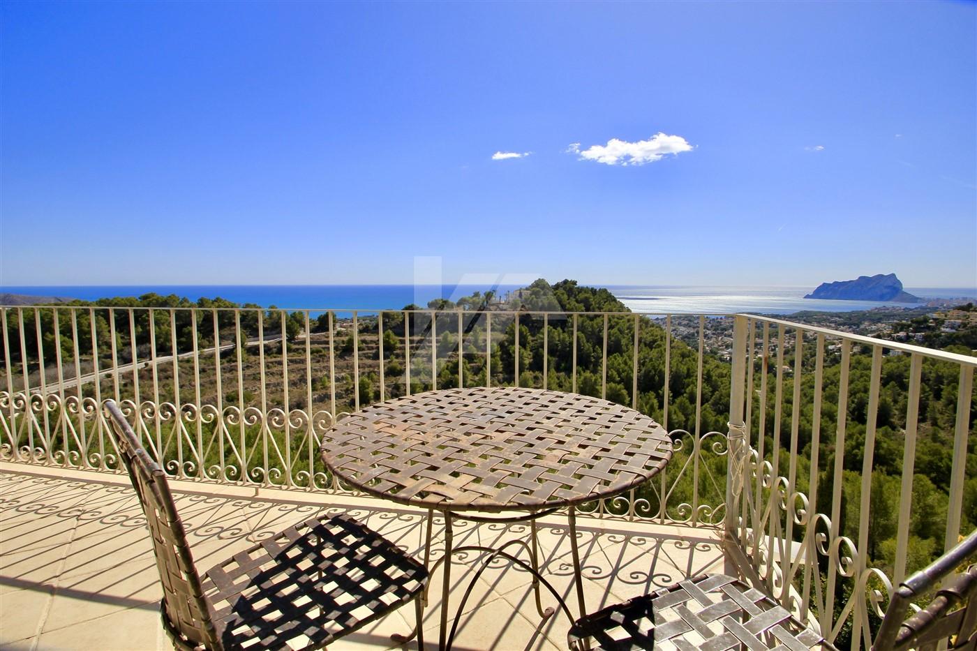 Villa de lujo en venta con vistas panorámicas al mar en Moraira, Costa Blanca.