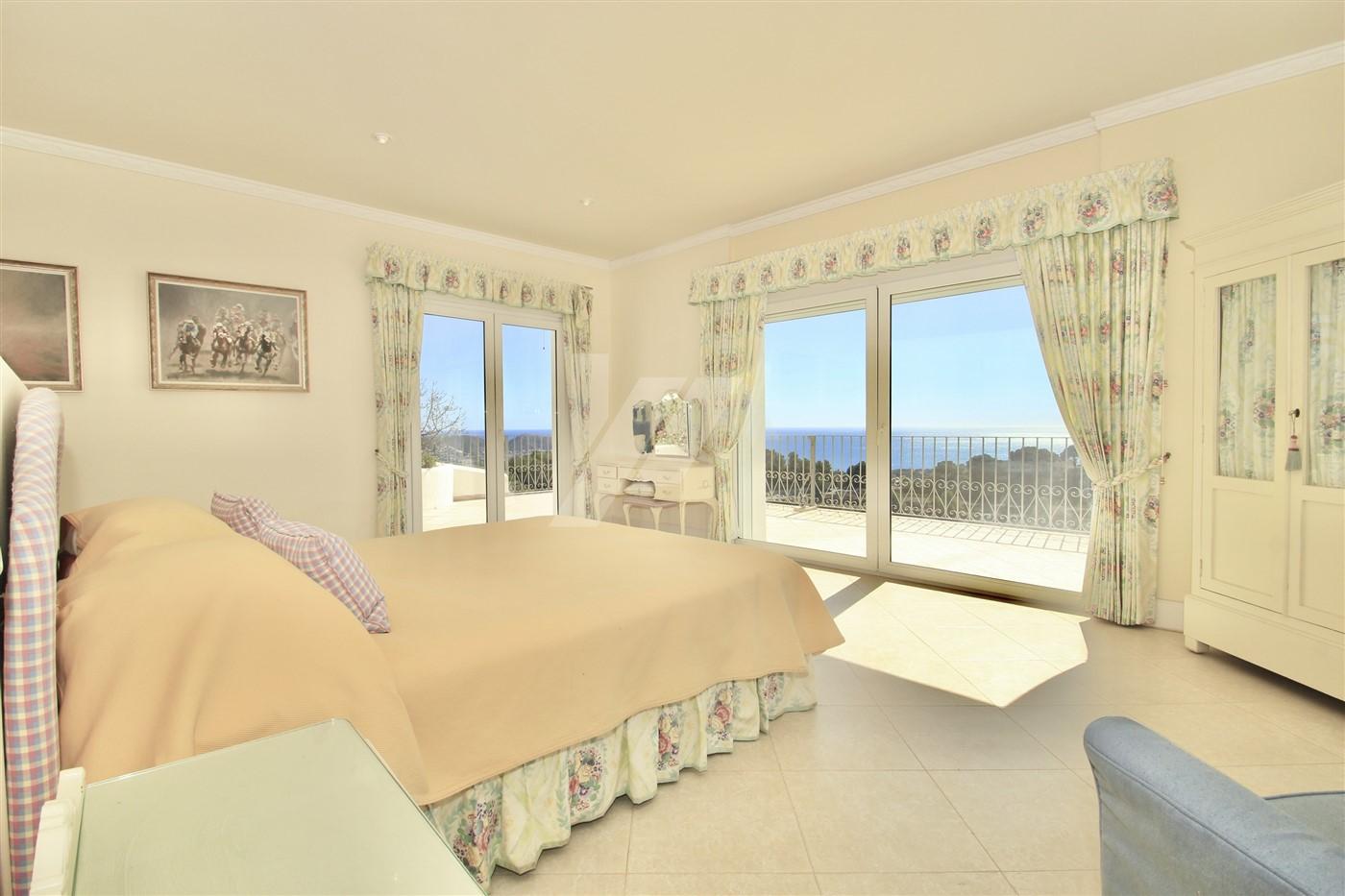 Villa de lujo en venta con vistas panorámicas al mar en Moraira, Costa Blanca.