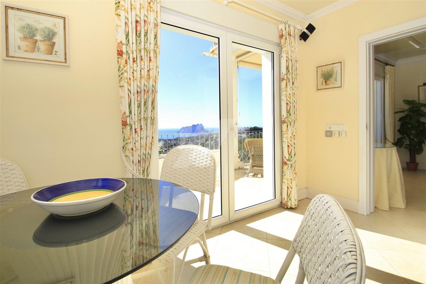 Villa de lujo en venta con vistas panorámicas al mar en Moraira, Costa Blanca.