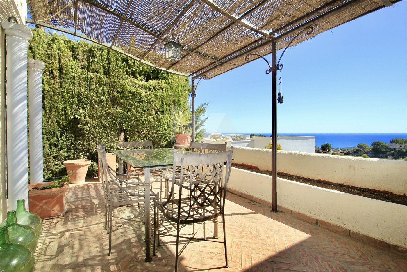 Villa de lujo en venta con vistas panorámicas al mar en Moraira, Costa Blanca.