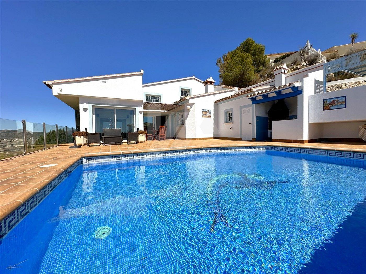 BP3395 - Excepcional villa en venta con vistas al mar en Moraira.