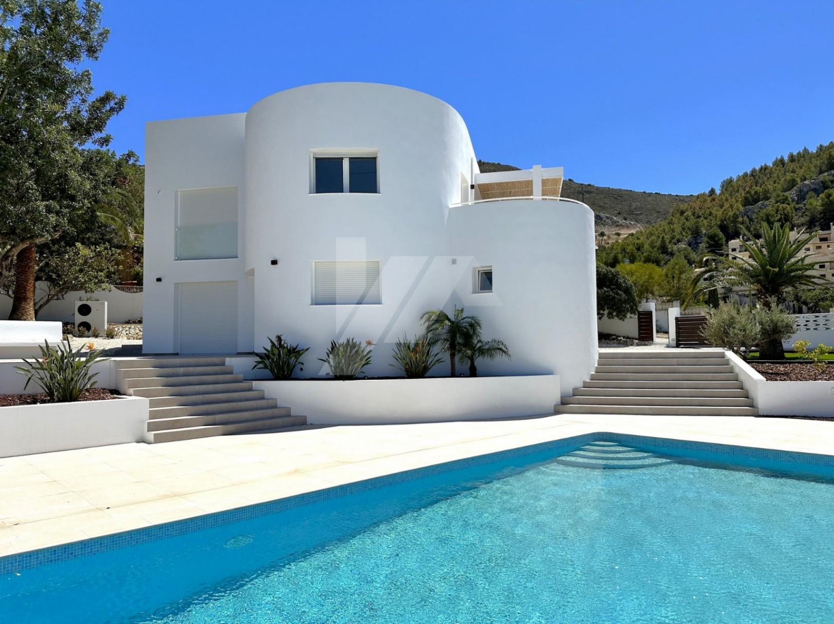 BP3403 - Villa en venta de Estilo Ibicenco con Vistas al Mar, cerca de Moraira.