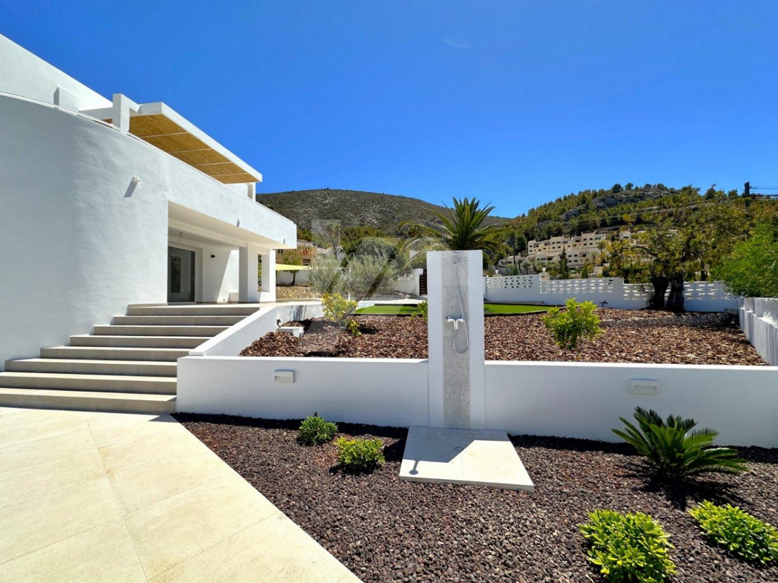 BP3403 - Villa en venta de Estilo Ibicenco con Vistas al Mar, cerca de Moraira.