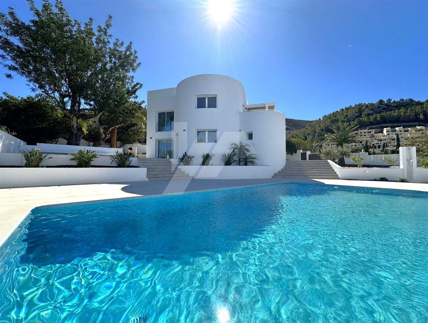 BP3403 - Villa en venta de Estilo Ibicenco con Vistas al Mar, cerca de Moraira.