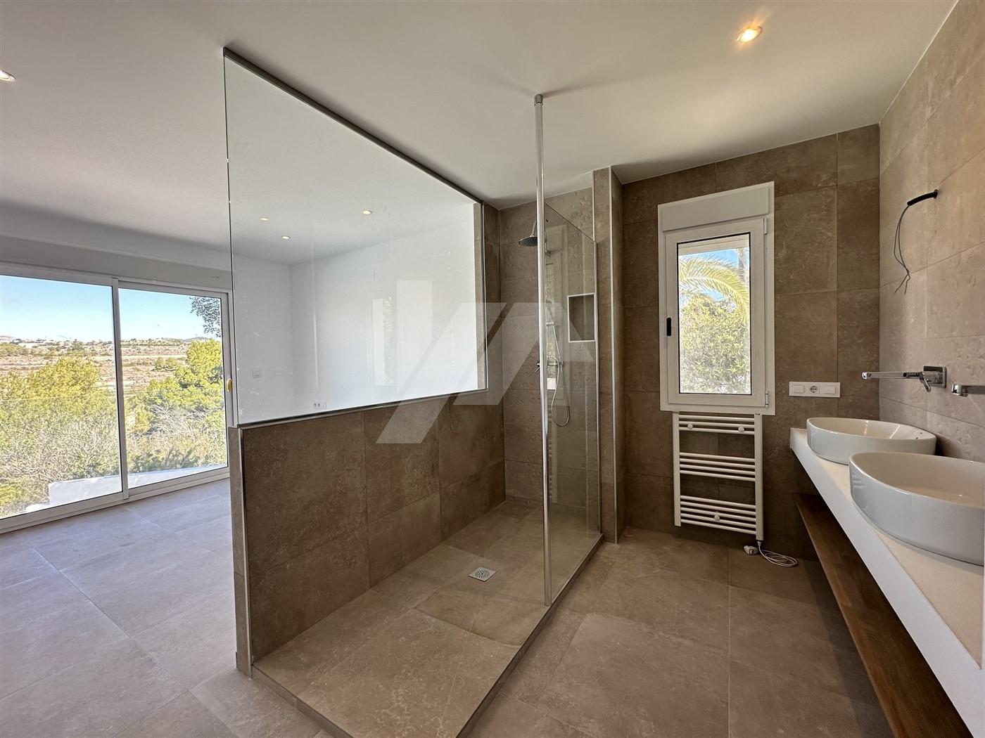 BP3403 - Villa en venta de Estilo Ibicenco con Vistas al Mar, cerca de Moraira.