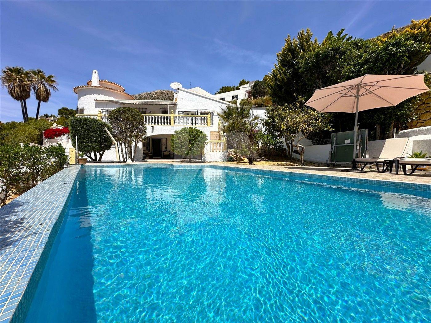 Chalet con vistas al mar en venta en el Portet, Moraira.