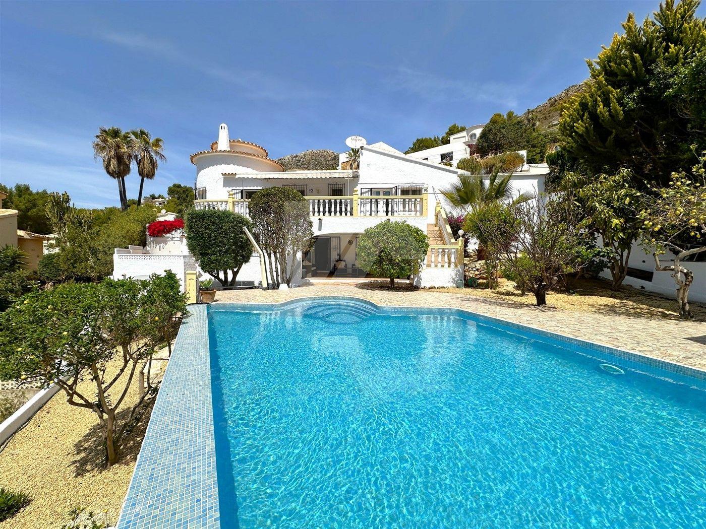 Chalet con vistas al mar en venta en el Portet, Moraira.