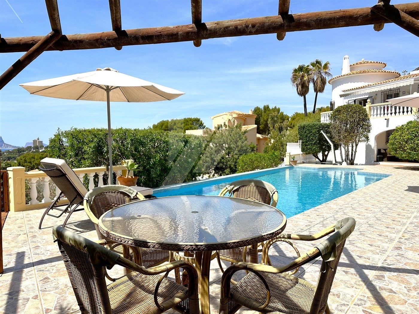 Chalet con vistas al mar en venta en el Portet, Moraira.