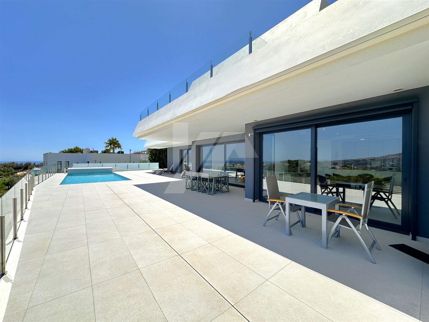 Villa con vistas panoramicas al mar en venta en Moraira, Costa Blanca.
