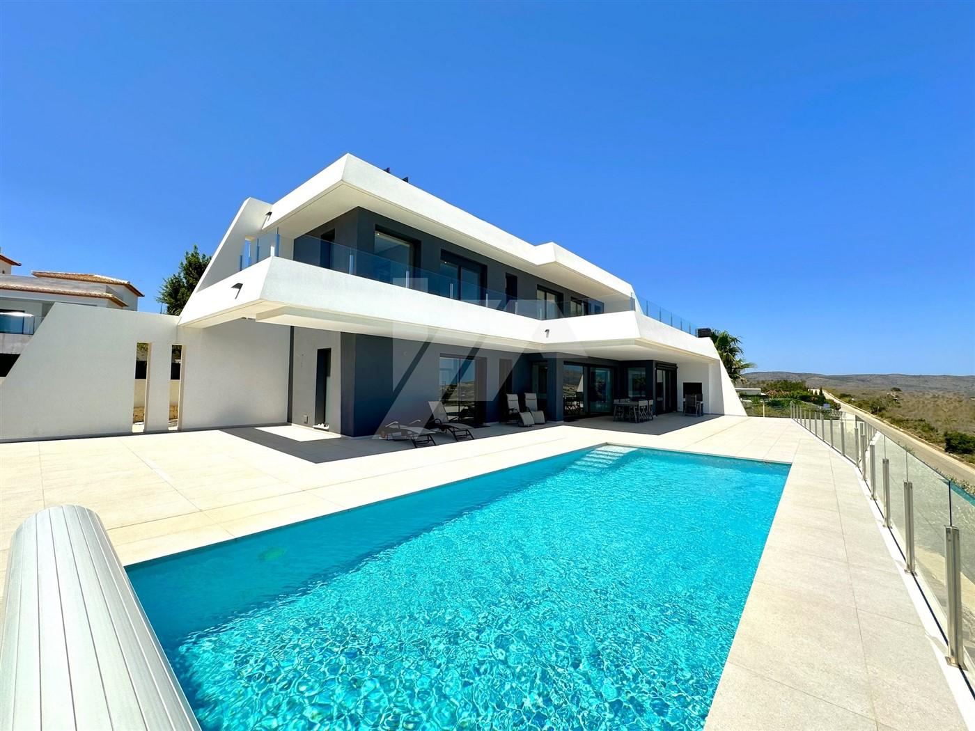Villa con vistas panoramicas al mar en venta en Moraira, Costa Blanca.