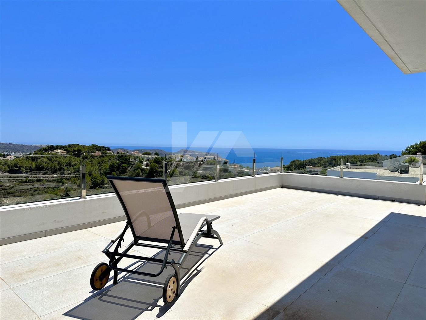 Villa con vistas panoramicas al mar en venta en Moraira, Costa Blanca.