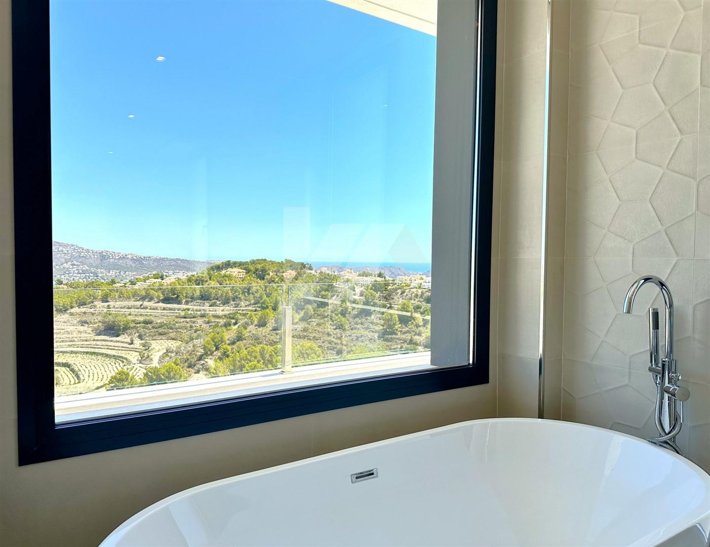 Villa con vistas panoramicas al mar en venta en Moraira, Costa Blanca.