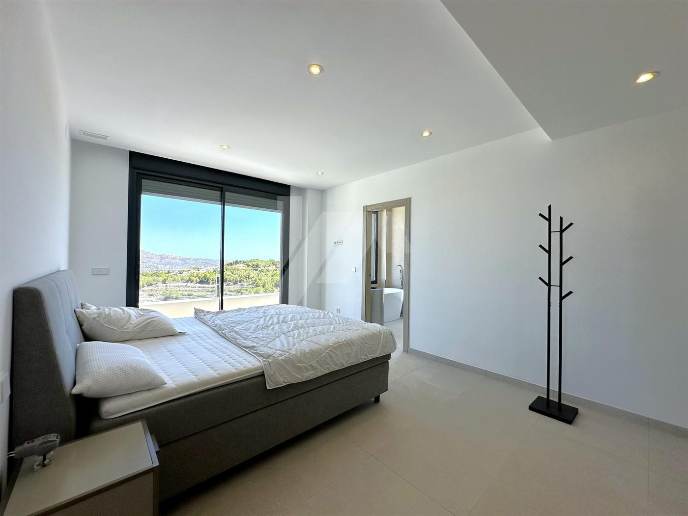 Villa con vistas panoramicas al mar en venta en Moraira, Costa Blanca.