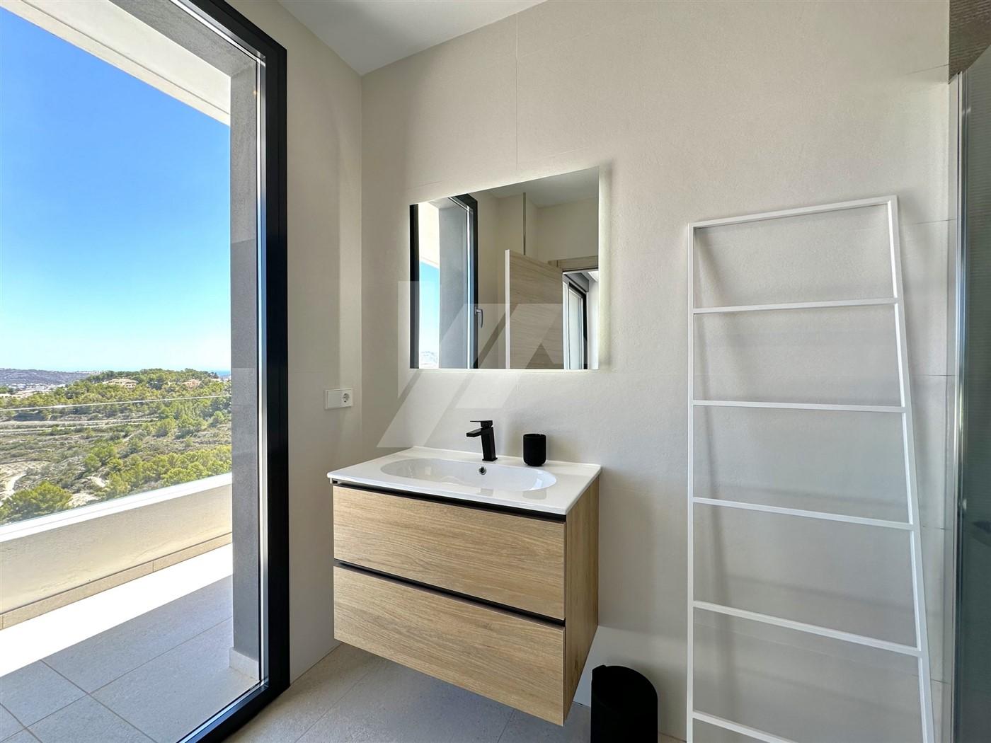 Villa con vistas panoramicas al mar en venta en Moraira, Costa Blanca.