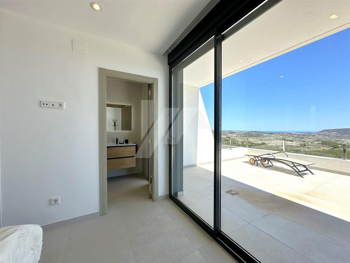 Villa con vistas panoramicas al mar en venta en Moraira, Costa Blanca.