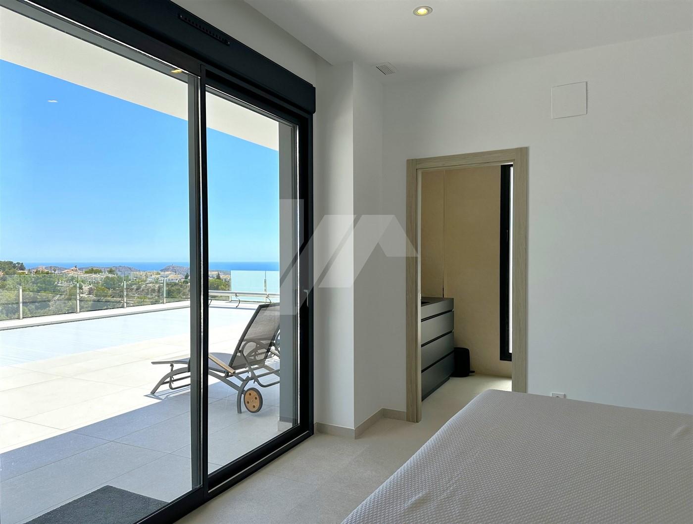 Villa con vistas panoramicas al mar en venta en Moraira, Costa Blanca.