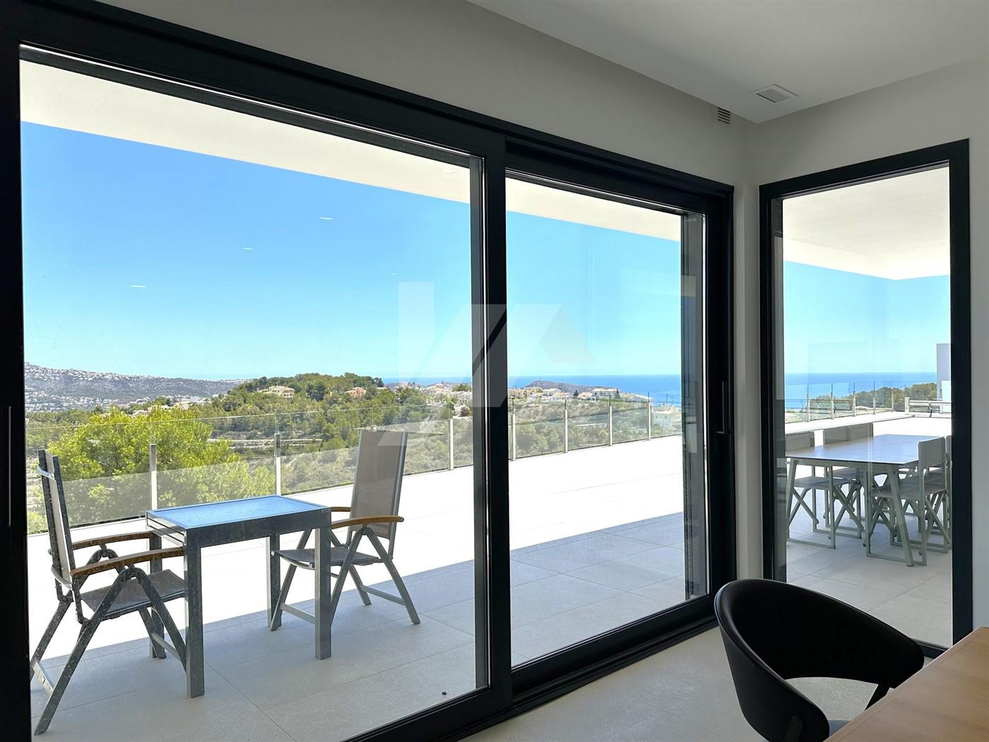 Villa con vistas panoramicas al mar en venta en Moraira, Costa Blanca.