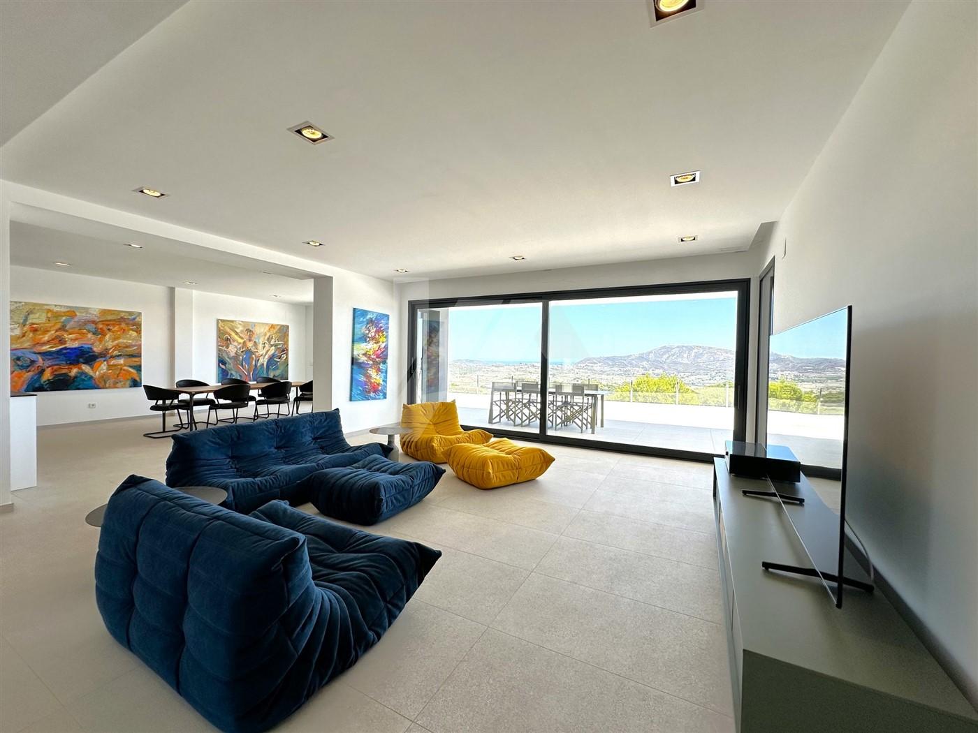 Villa con vistas panoramicas al mar en venta en Moraira, Costa Blanca.