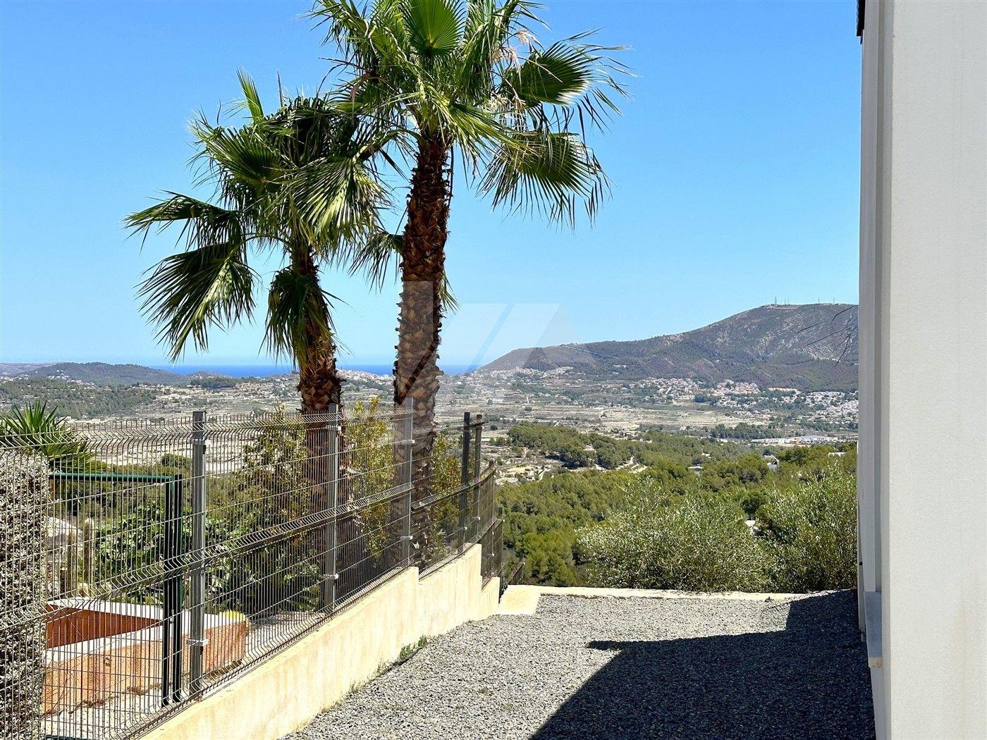 Villa con vistas panoramicas al mar en venta en Moraira, Costa Blanca.
